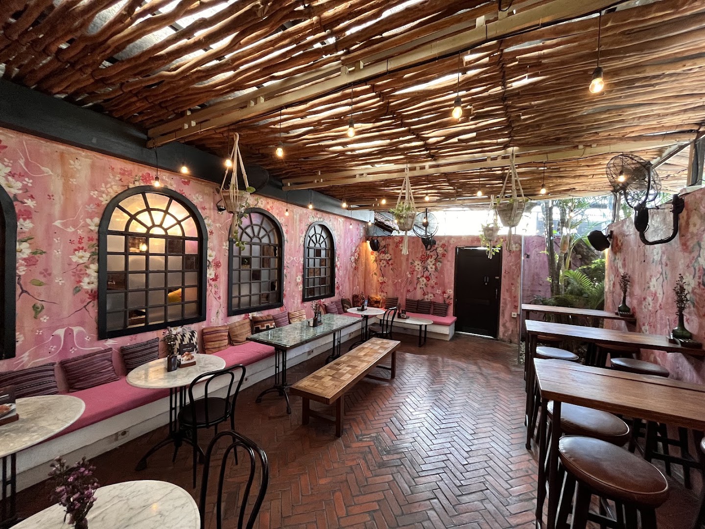 Coffee shops in Seminyak