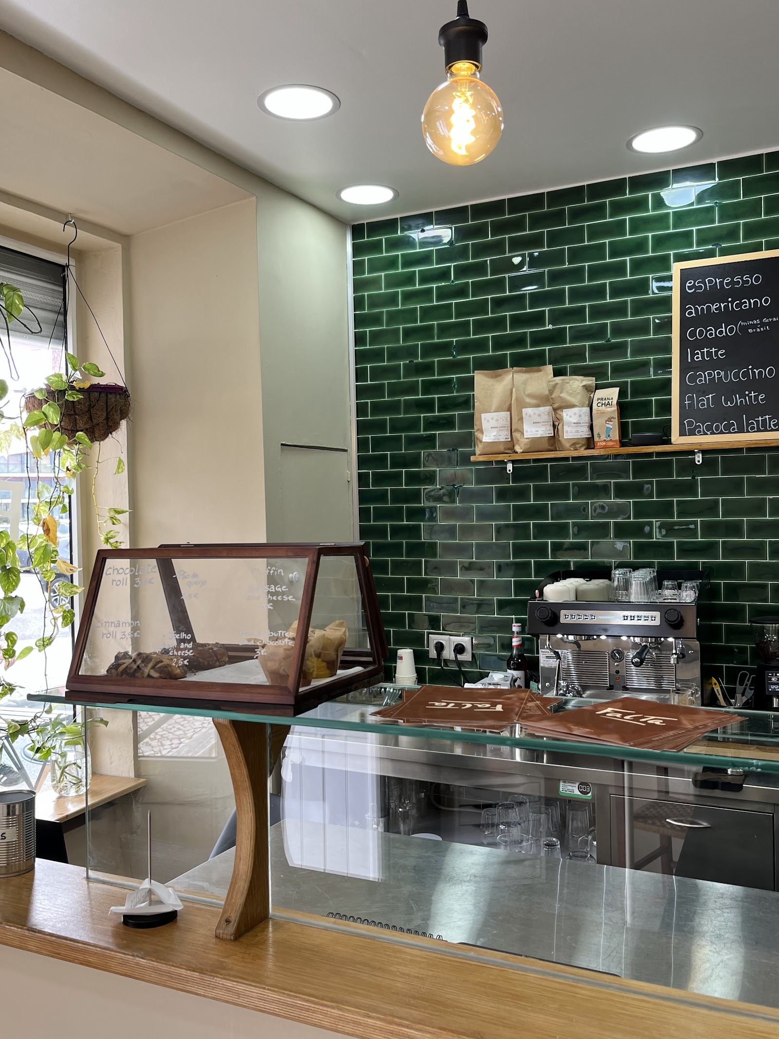 Coffee shops in Alcântara
