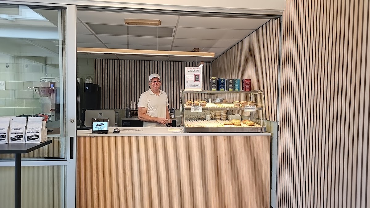 Bridge & Tunnel Coffee - Cafe & Roastery
