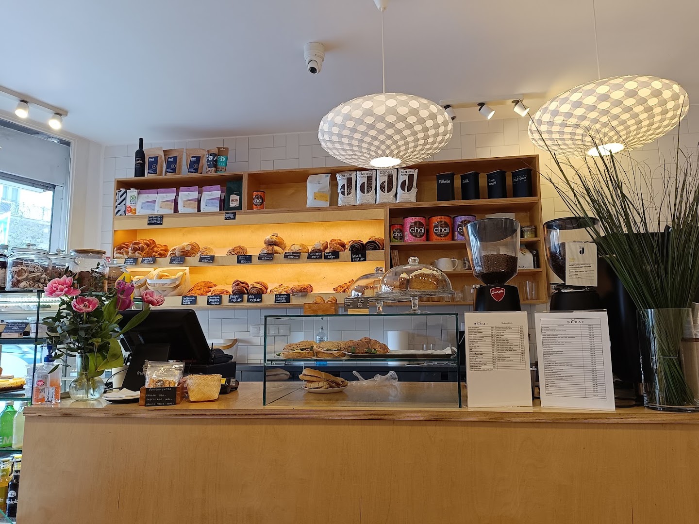 Coffee shops in District II