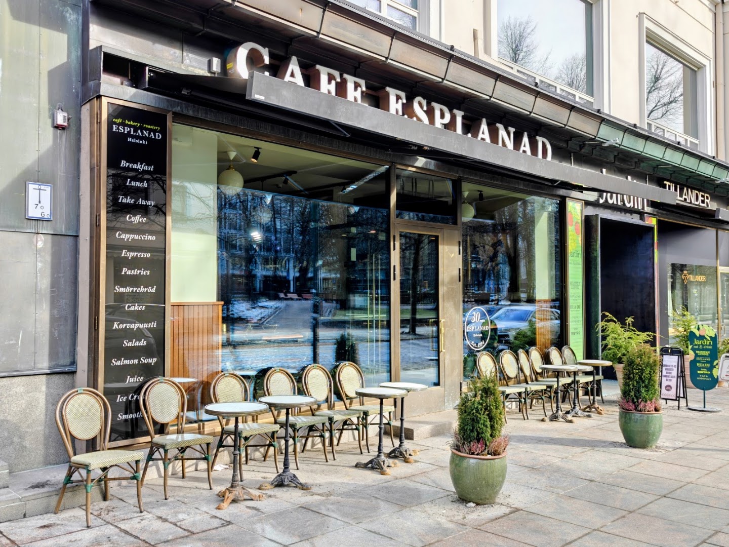 Coffee shops in Esplanadi