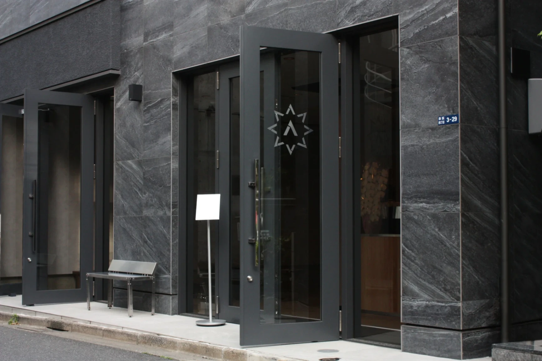 Apollon's Gold Akasaka Cafe