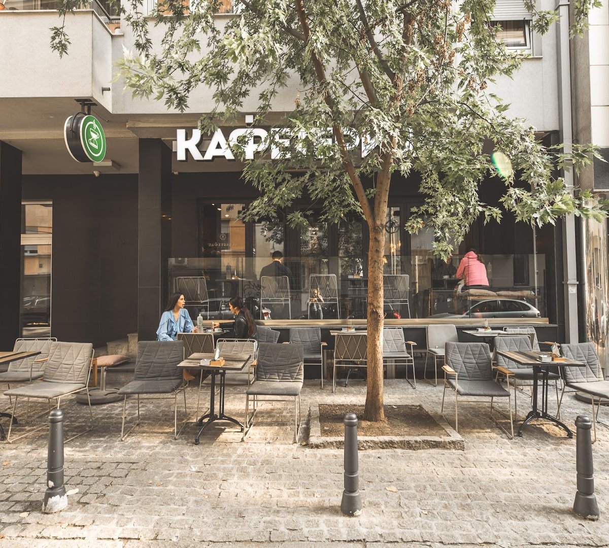 Storefront of Kafeterija Vračar, specialty coffee shop in Belgrade