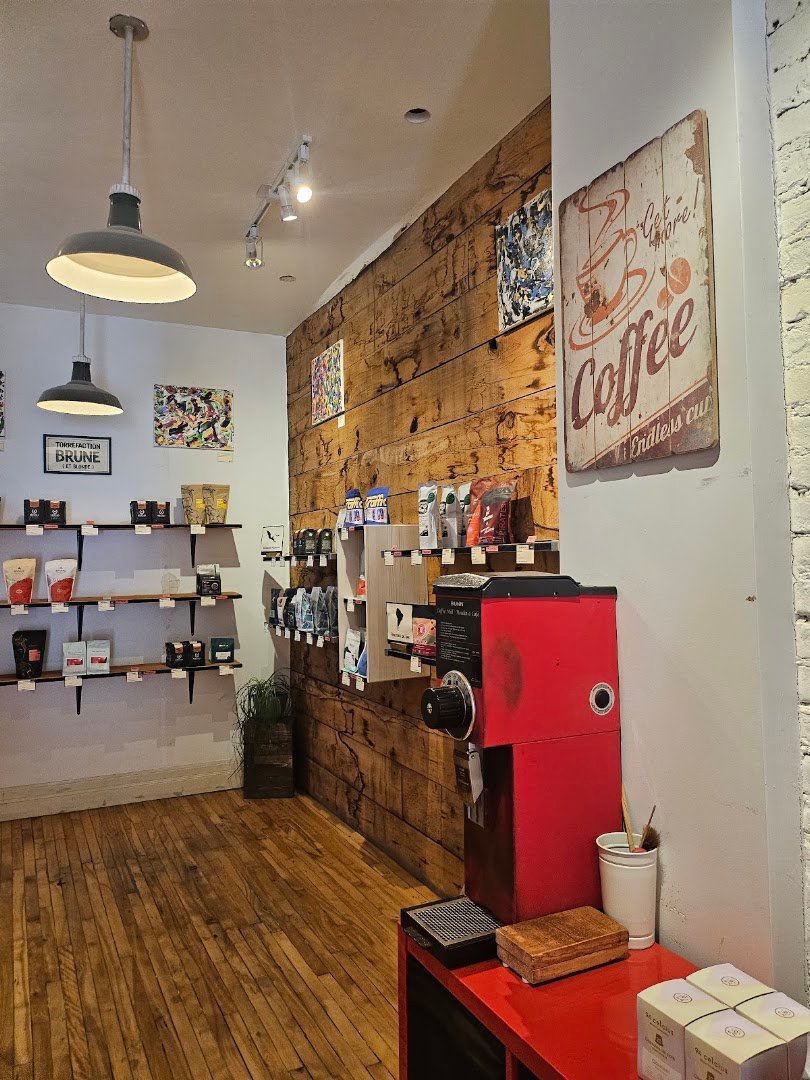Interior of L'Or en Grain - Boutique de Café, specialty coffee shop in Montreal