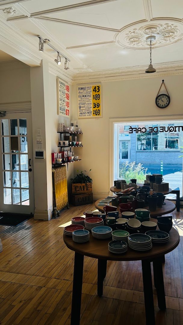 Interior of L'Or en Grain - Boutique de Café, specialty coffee shop in Montreal