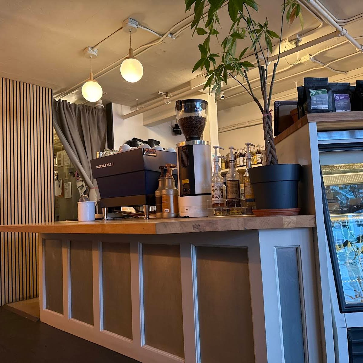 Overcast Coffee specialty coffee shop in Seattle - photo 9