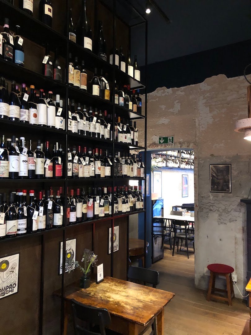 Interior of ONEST, specialty coffee shop in Milan