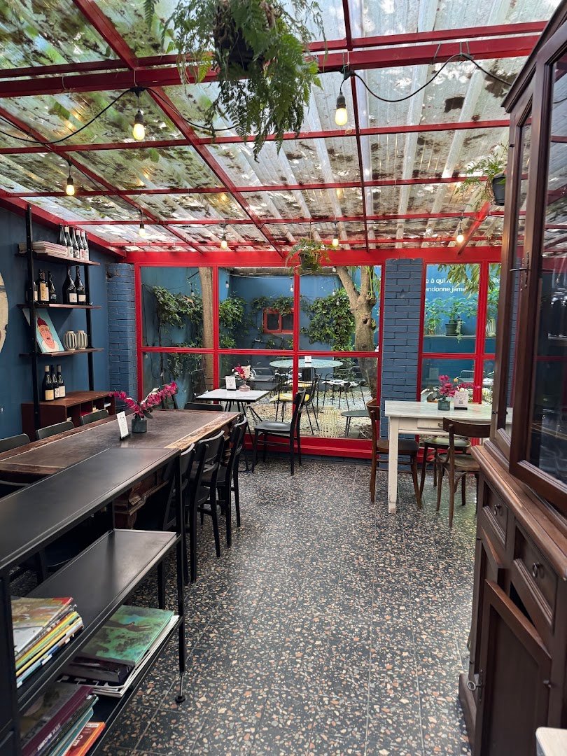 Interior of ONEST, specialty coffee shop in Milan