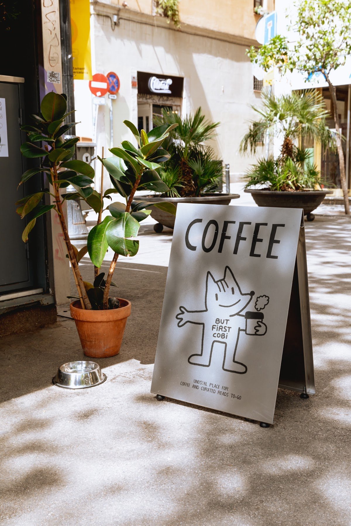 News & Coffee specialty coffee shop in Barcelona - photo 4