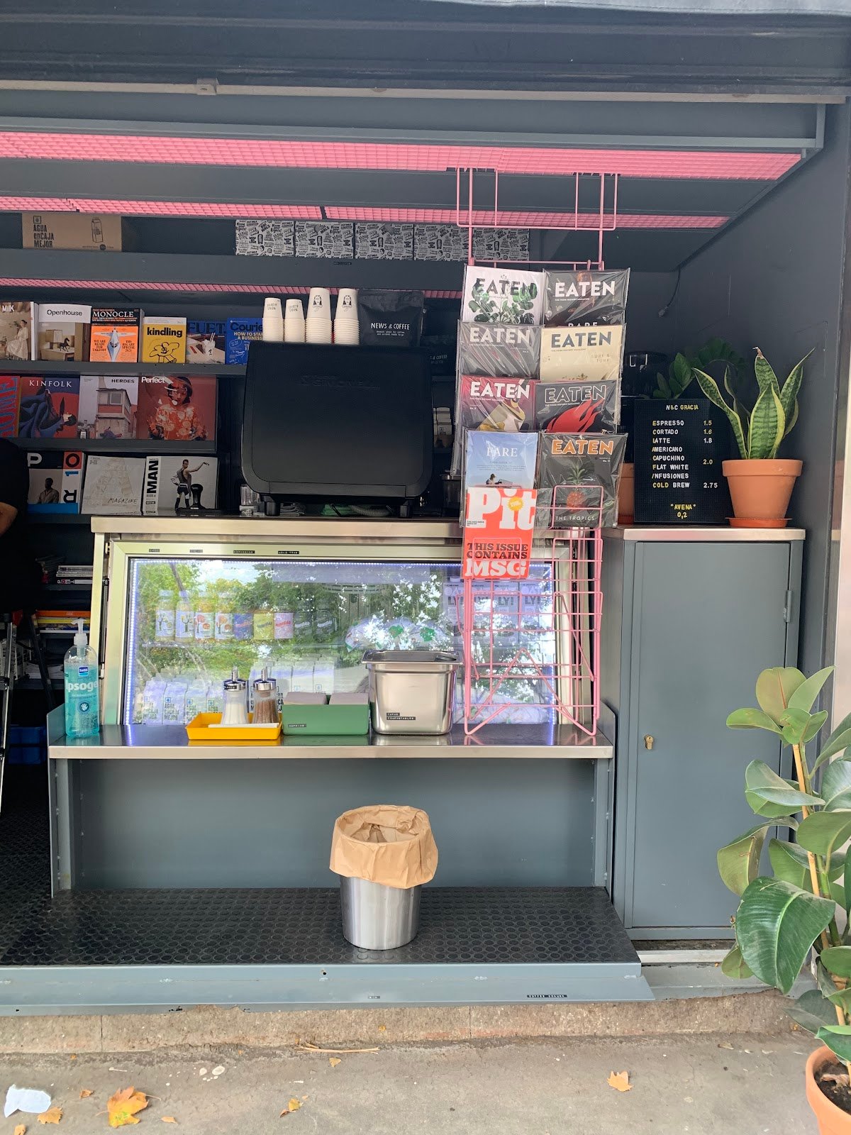 News & Coffee specialty coffee shop in Barcelona - photo 5