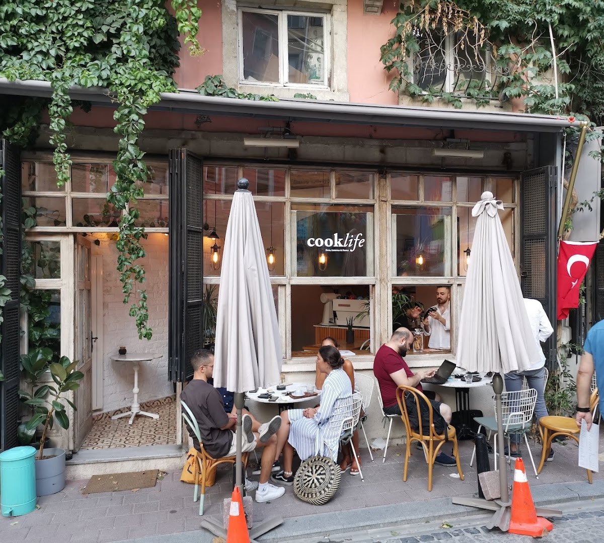 Casa Cooklife specialty coffee shop in Istanbul - photo 9