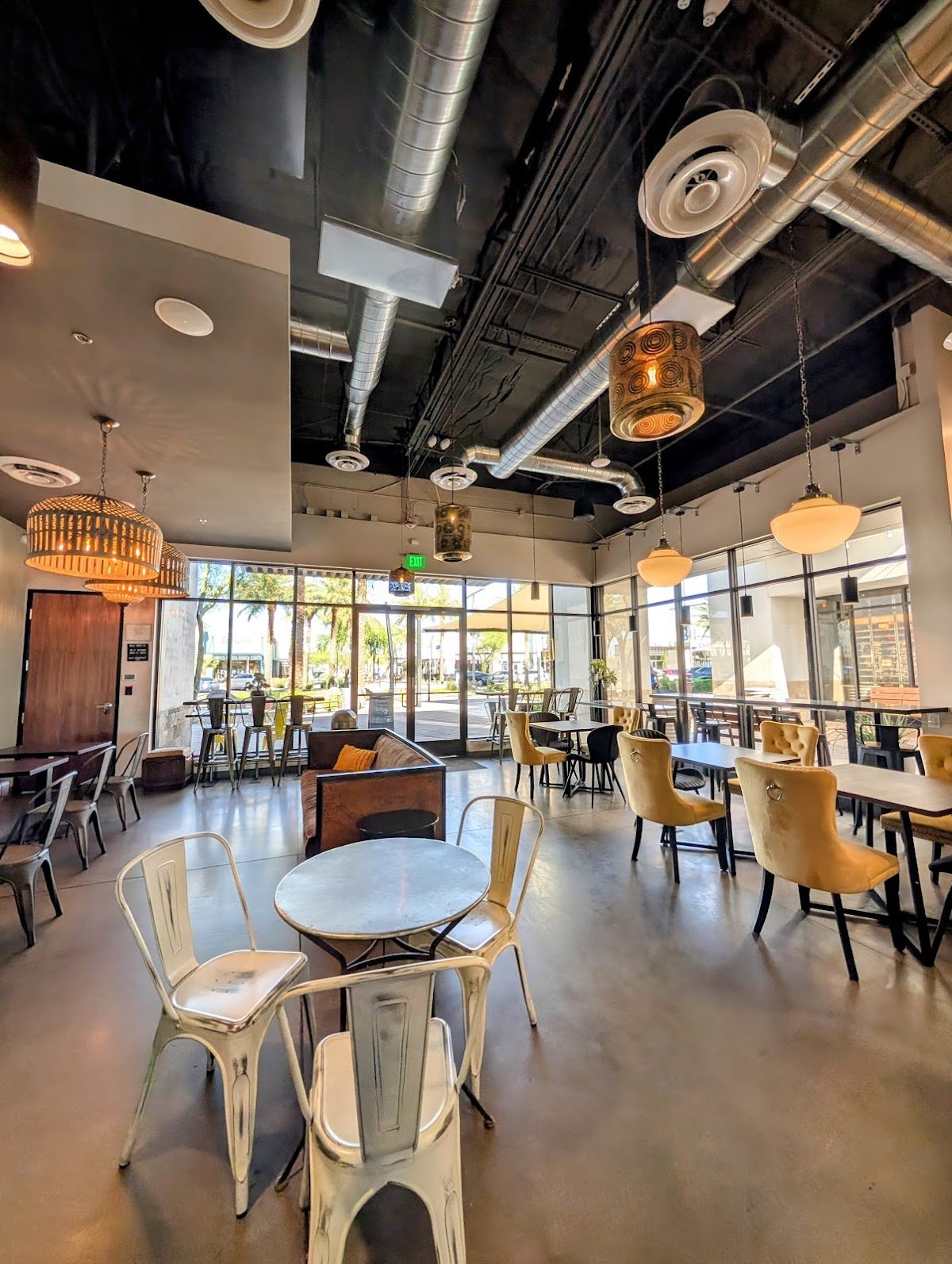 Bully Brew Co. specialty coffee shop in Phoenix - photo 2
