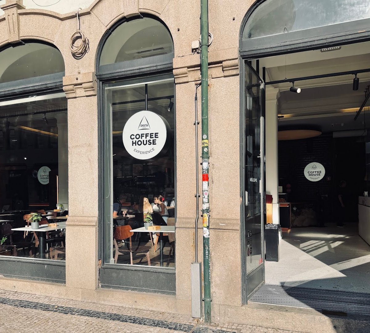 Storefront of Delta Coffee House Experience - Porto, specialty coffee shop in Porto