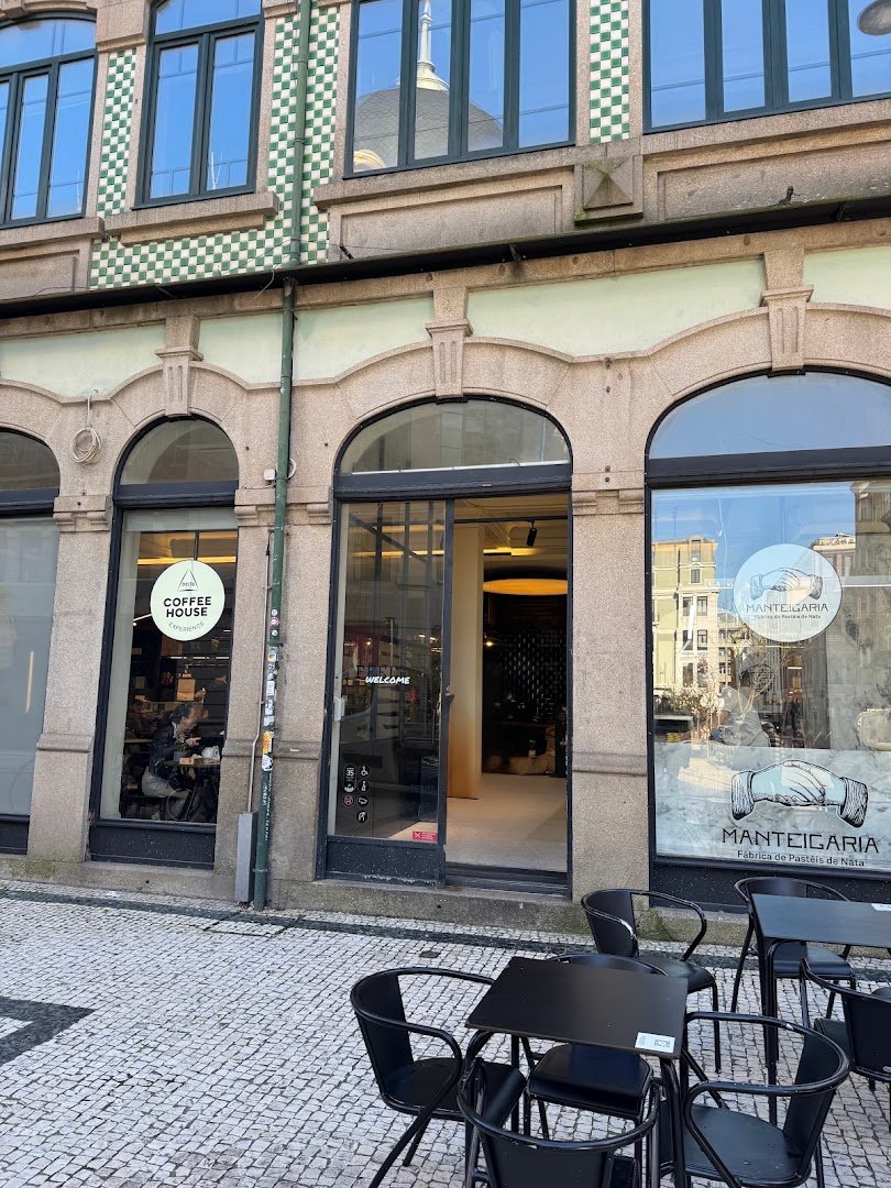 Storefront of Delta Coffee House Experience - Porto, specialty coffee shop in Porto