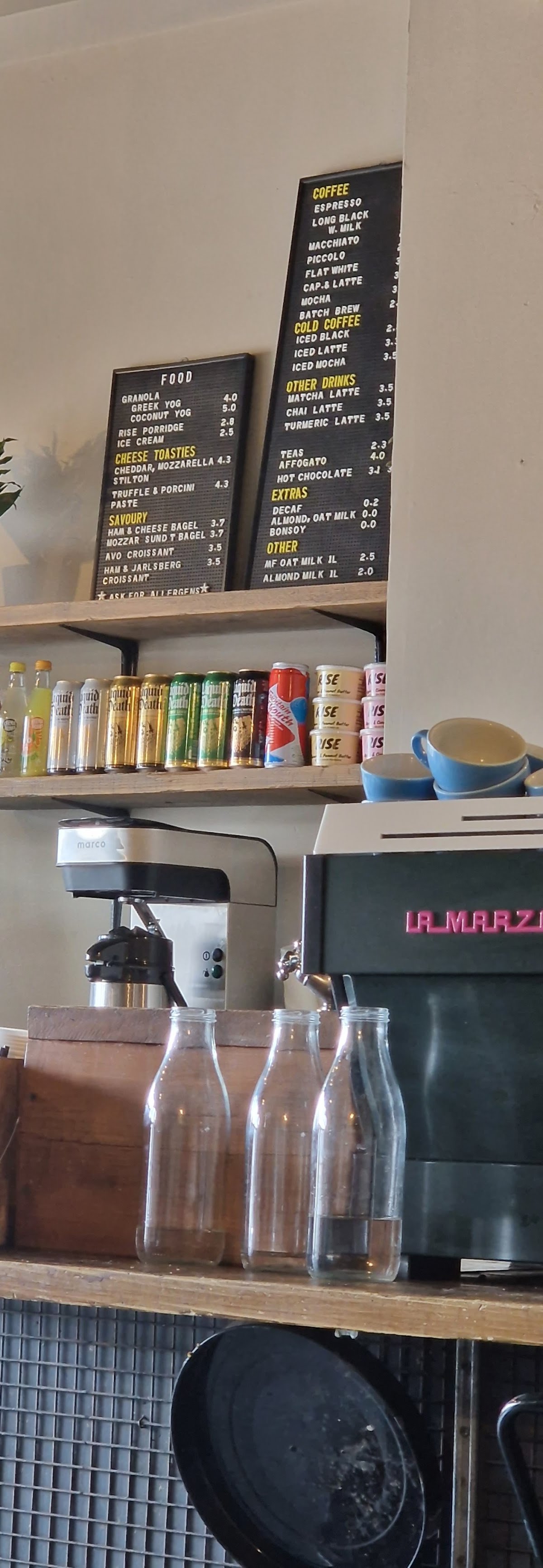 Cable Co specialty coffee shop in London - photo 9