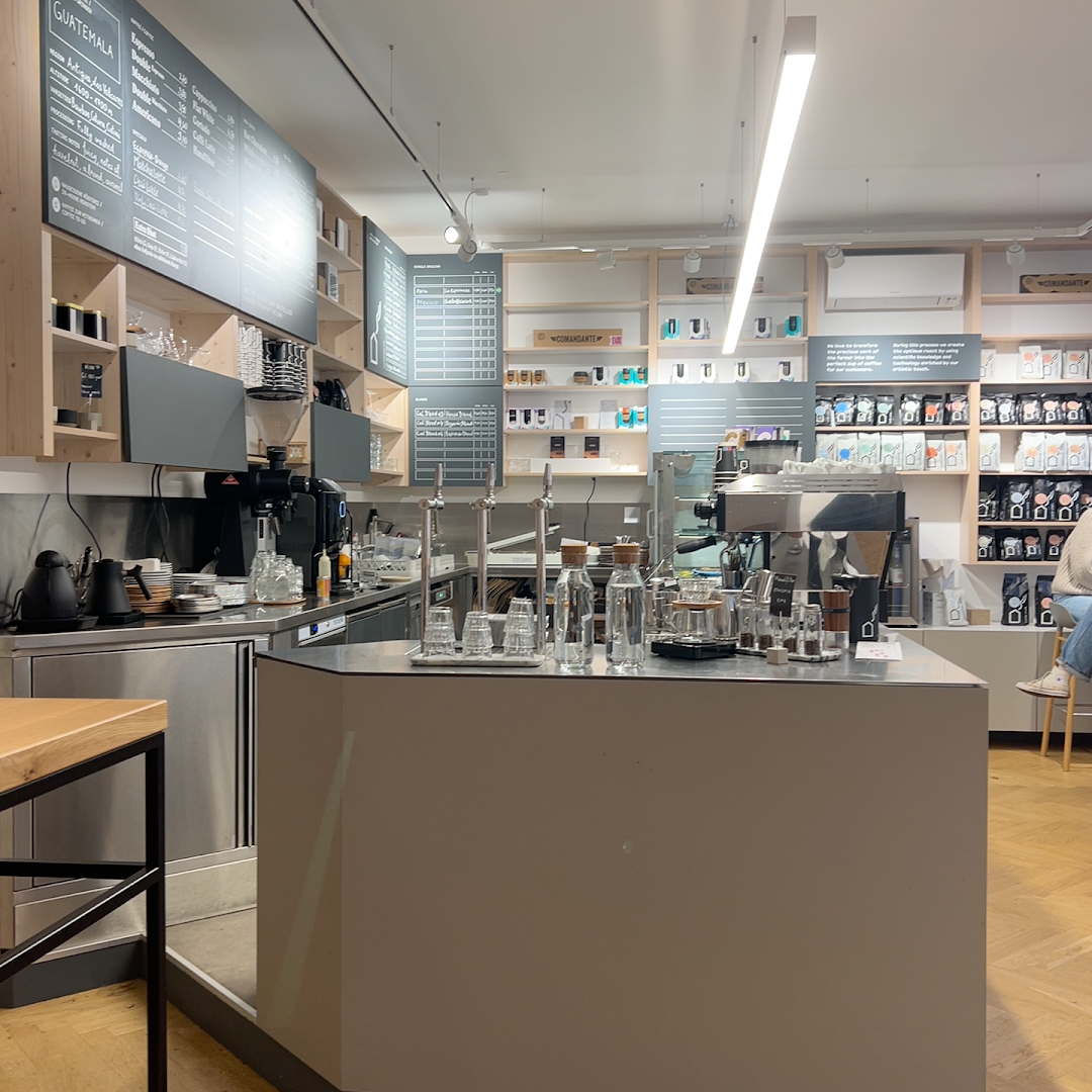 Interior of Caffè a Casa, specialty coffee shop in Vienna