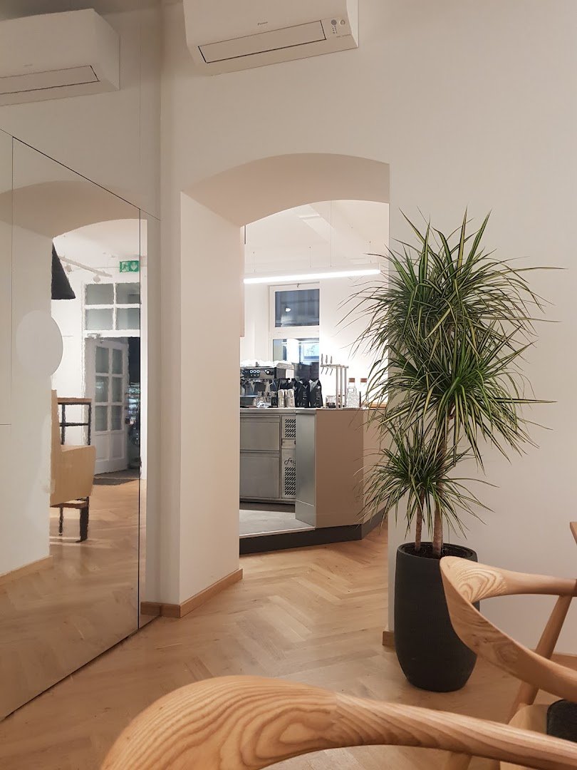 Interior of Caffè a Casa, specialty coffee shop in Vienna