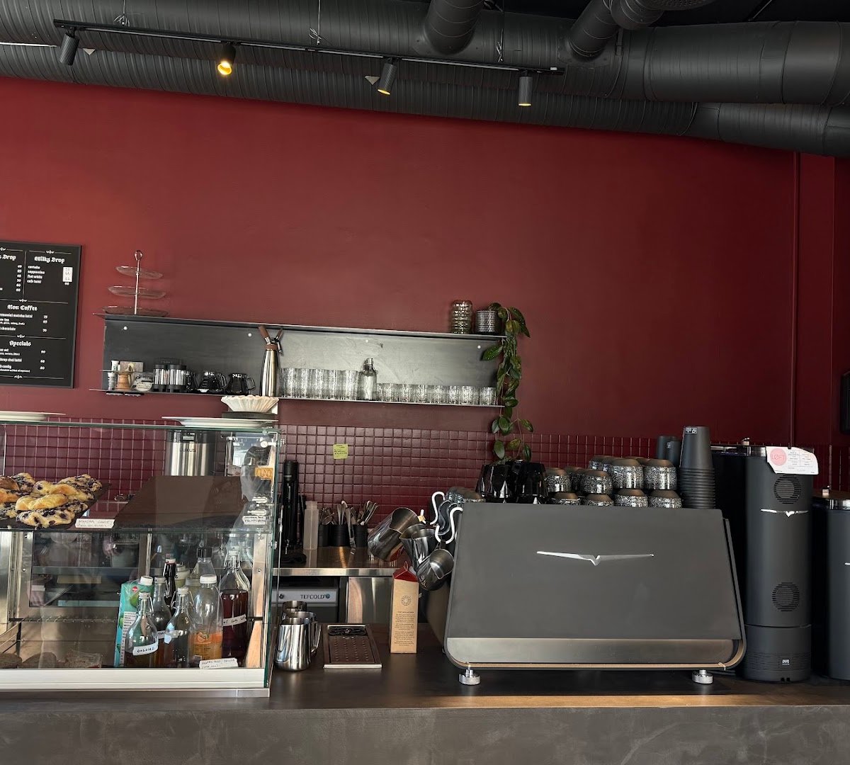 Interior of MAD DROP COFFEE, specialty coffee shop in Oslo