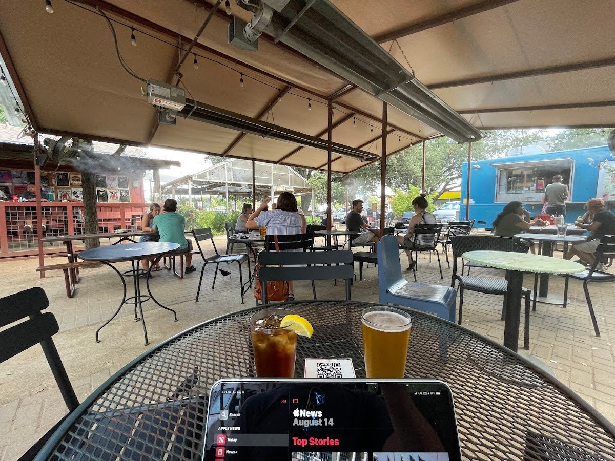 Radio Coffee & Beer specialty coffee shop in Austin - photo 2