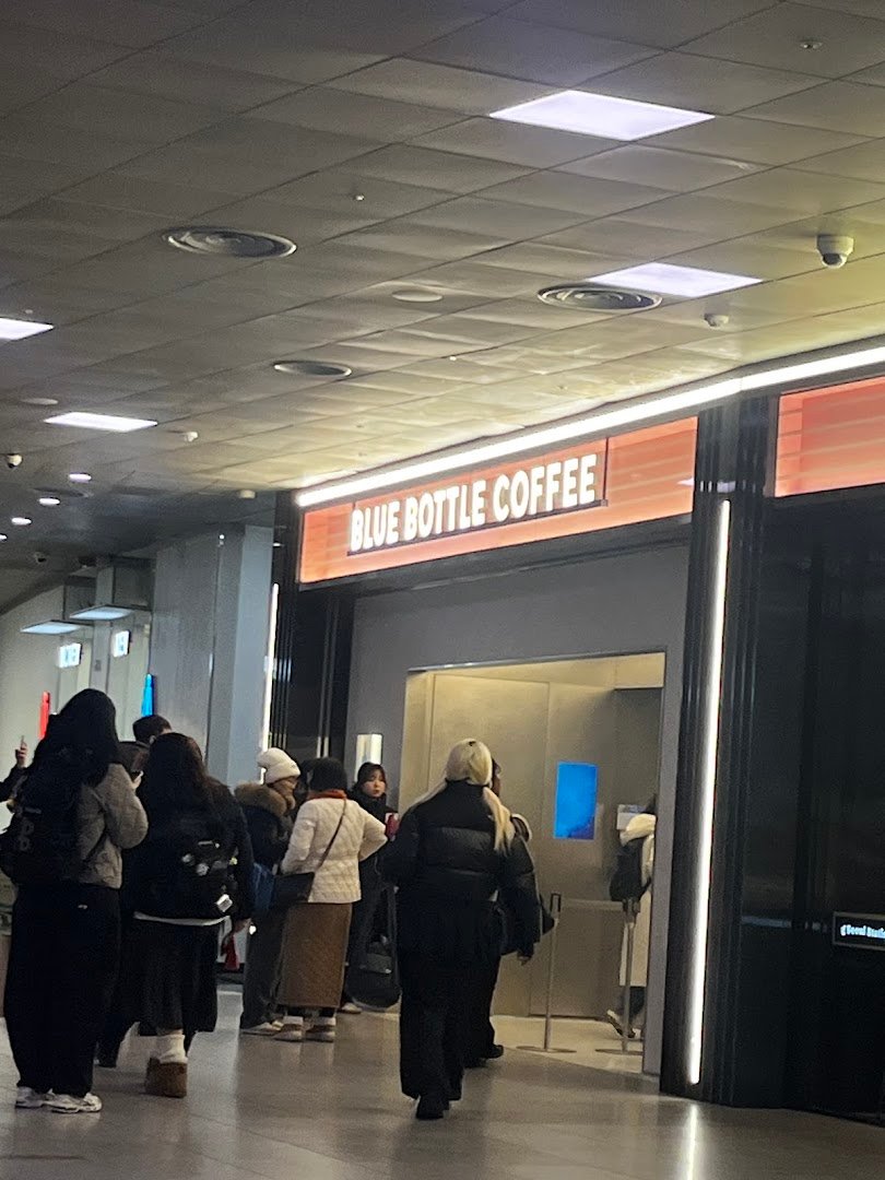 Storefront of Blue Bottle Seoul Station Cafe, specialty coffee shop in Seoul