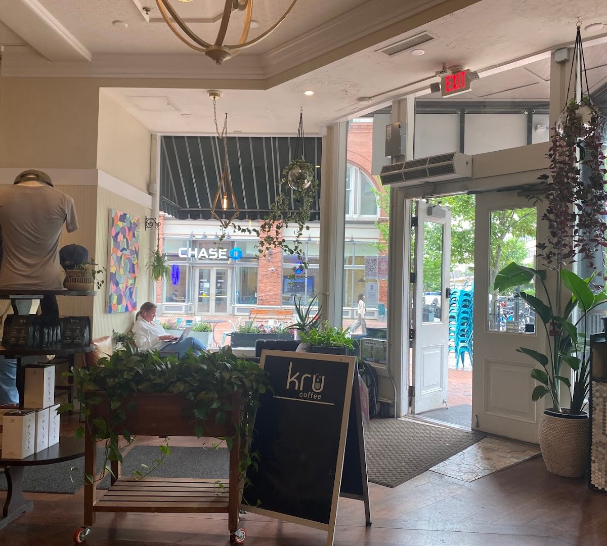 Kru Coffee Collective specialty coffee shop in Burlington - photo 6
