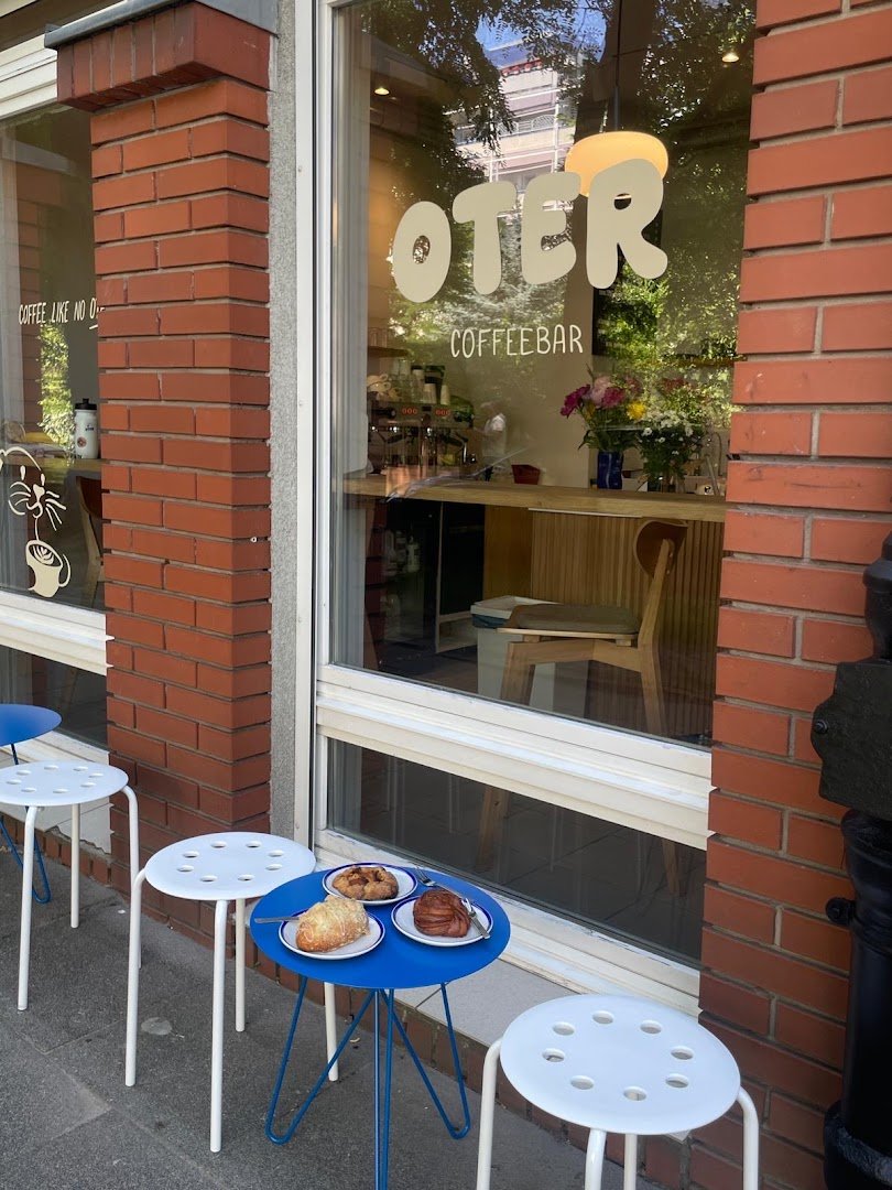 Storefront of OTER coffee, specialty coffee shop in Warsaw