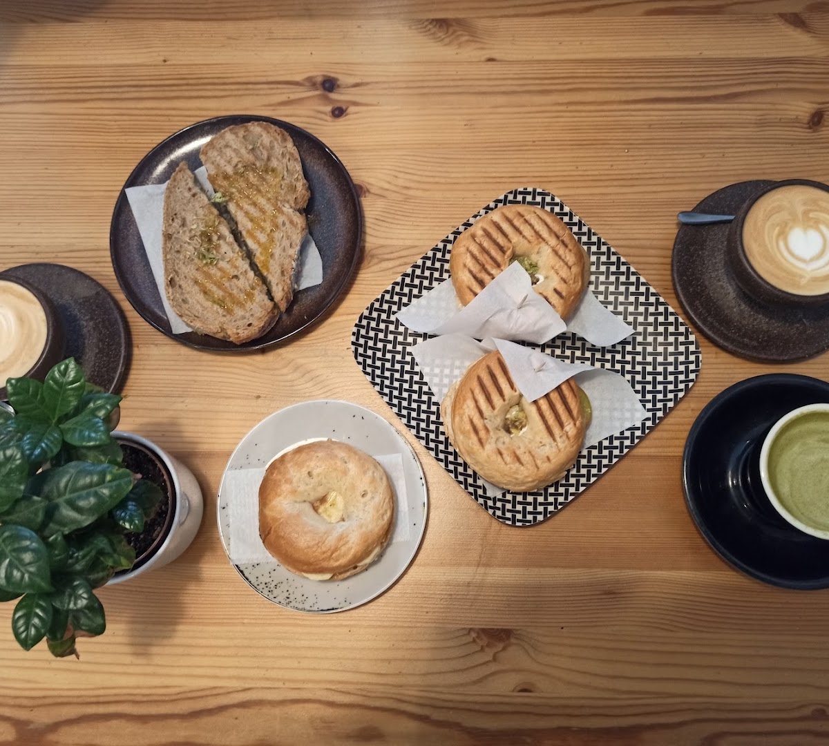 Coffee at Cafetaria Mesa 325, specialty coffee shop in Porto