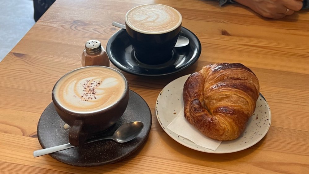 Coffee at Cafetaria Mesa 325, specialty coffee shop in Porto