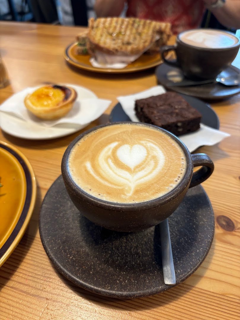 Coffee at Cafetaria Mesa 325, specialty coffee shop in Porto