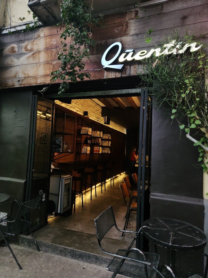 Storefront of Qūentin Café, specialty coffee shop in Mexico City