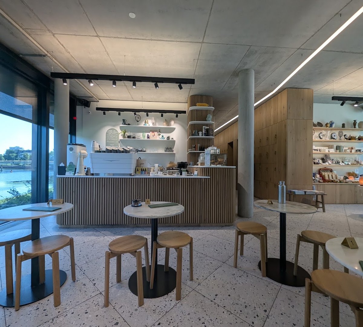 House of Healing Berlin Café specialty coffee shop in Berlin - photo 5