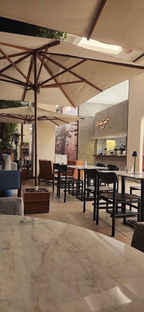 Storefront of Santo Grão - Cidade Jardim, specialty coffee shop in São Paulo