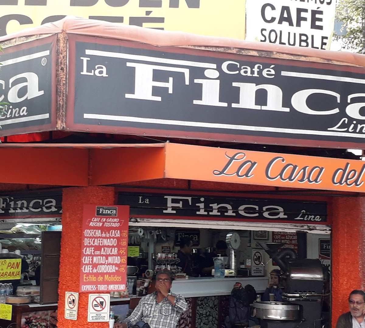Storefront of Café La Finca Lina, specialty coffee shop in Mexico City