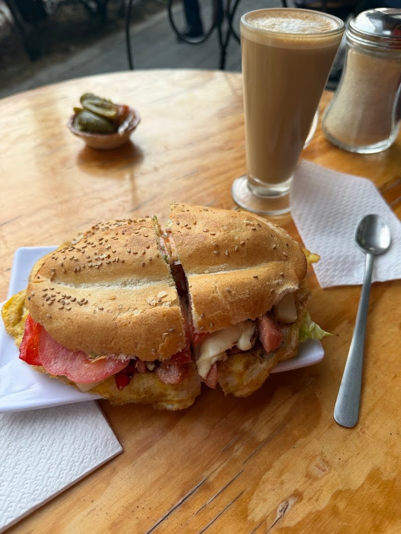 Food at Café La Finca Lina, specialty coffee shop in Mexico City
