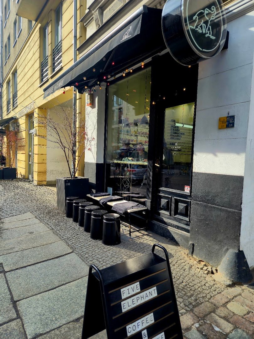 Five Elephant Mitte specialty coffee shop in Berlin - photo 8