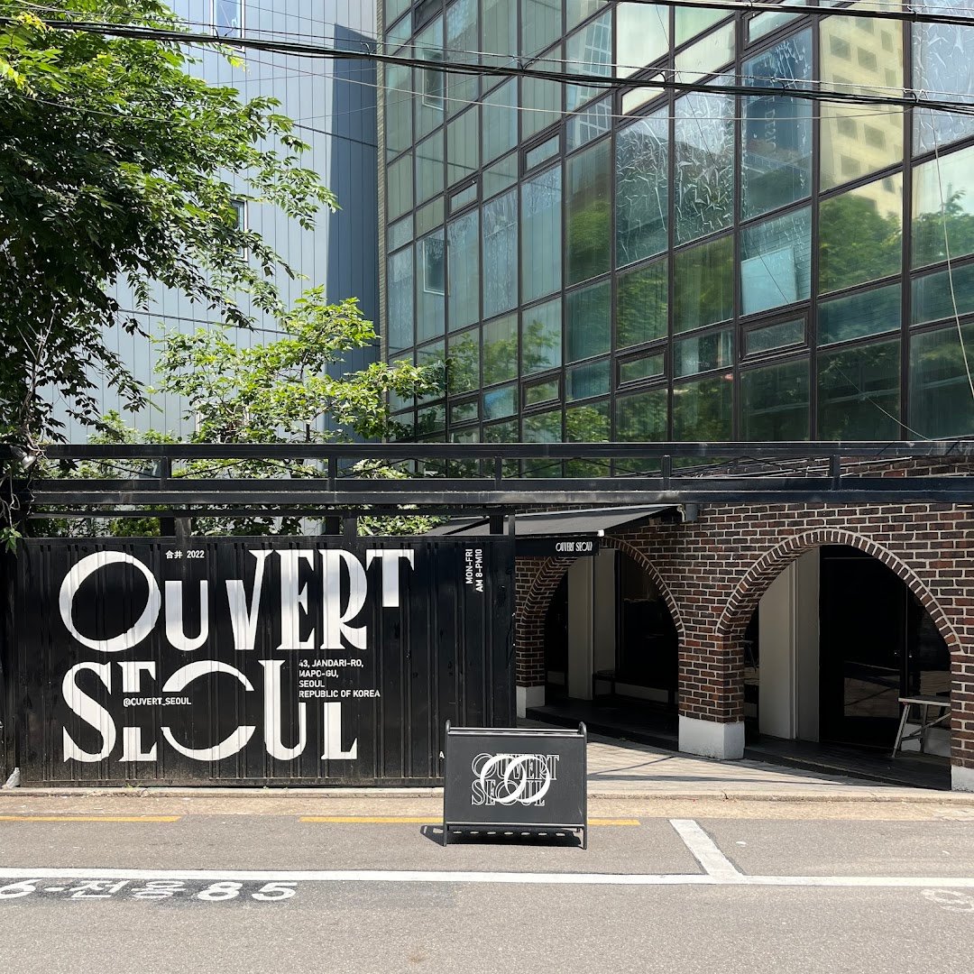 Storefront of Ouvert Seoul, specialty coffee shop in Seoul