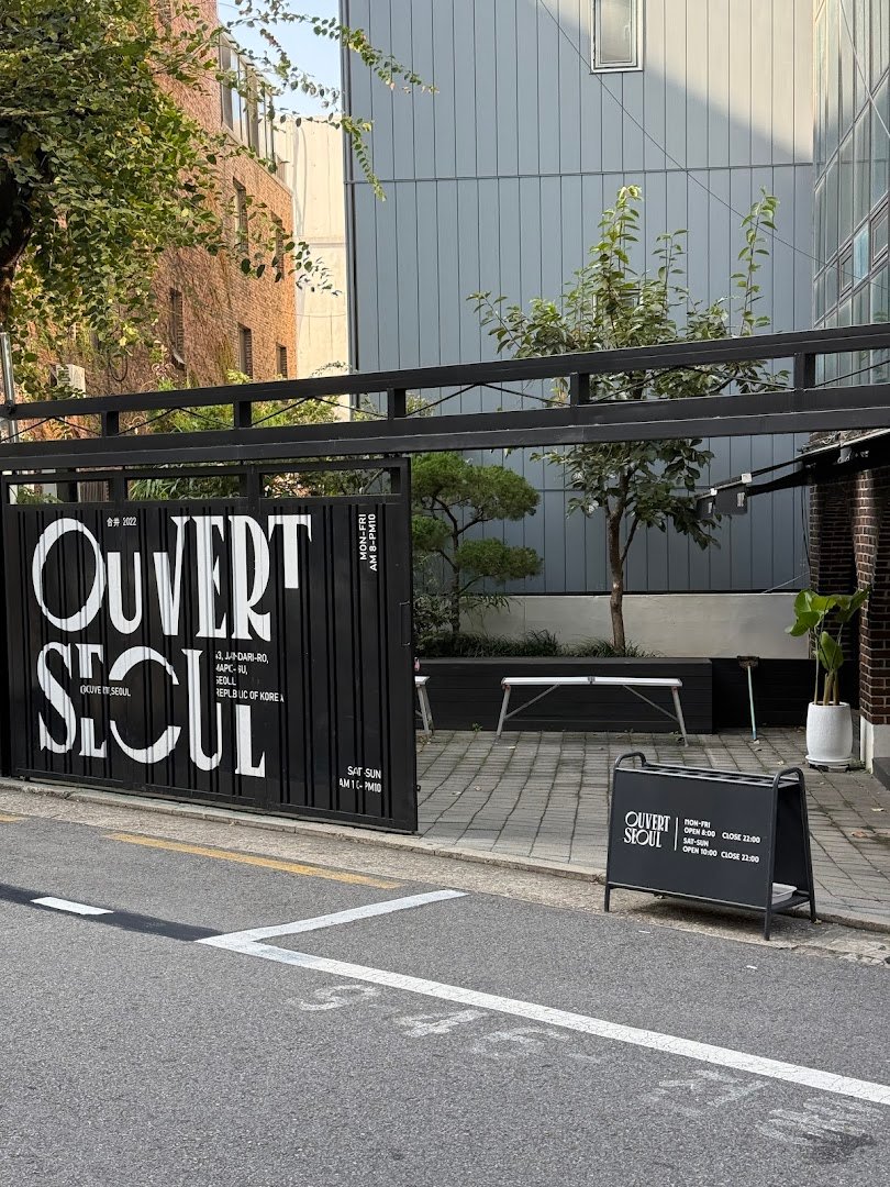 Storefront of Ouvert Seoul, specialty coffee shop in Seoul