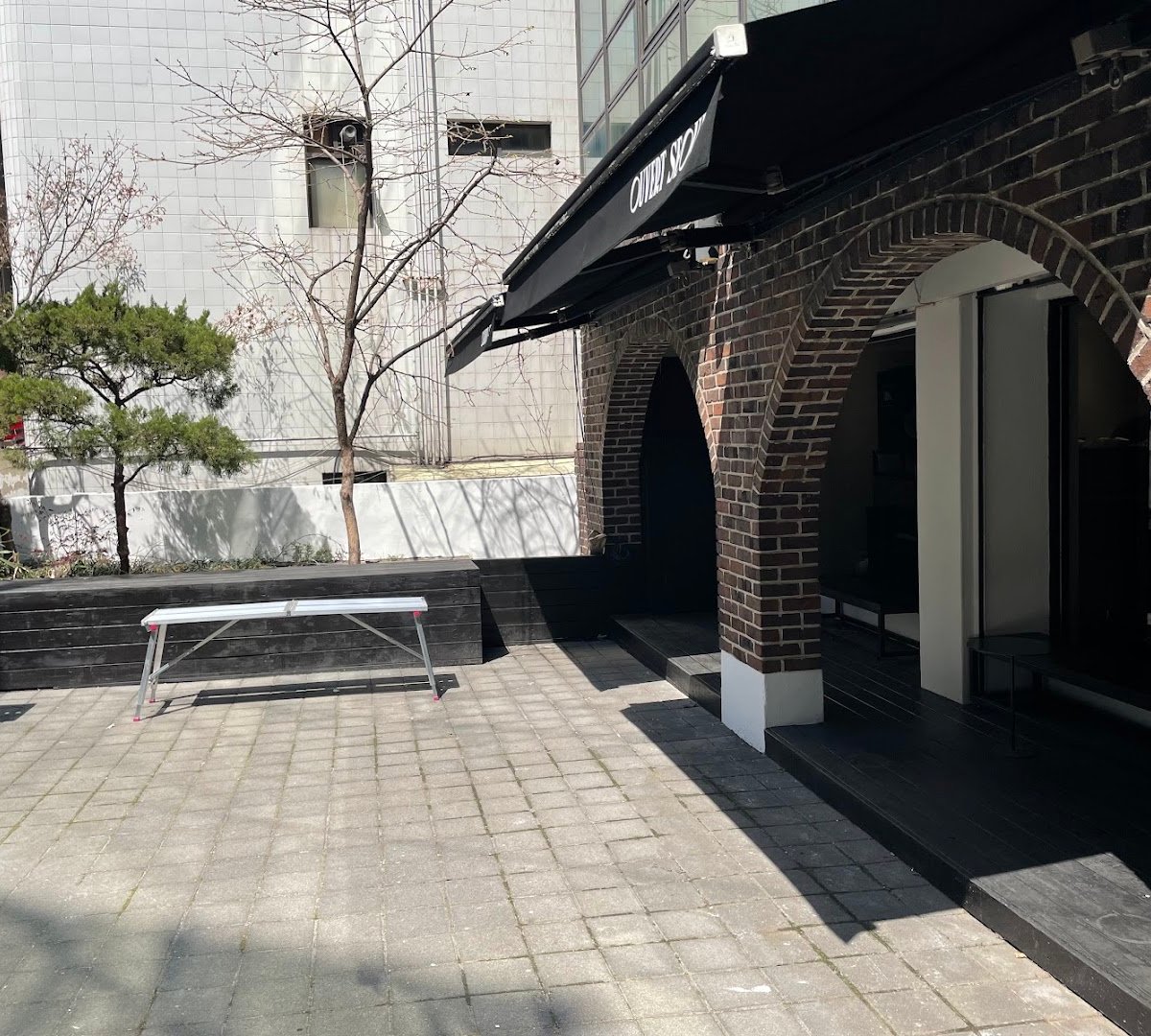 Storefront of Ouvert Seoul, specialty coffee shop in Seoul