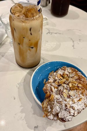 Bluestone Lane - Steiner St Café specialty coffee shop in San Francisco - photo 9