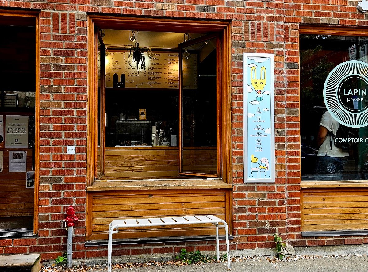 Storefront of Lapin Pressé, specialty coffee shop in Montreal