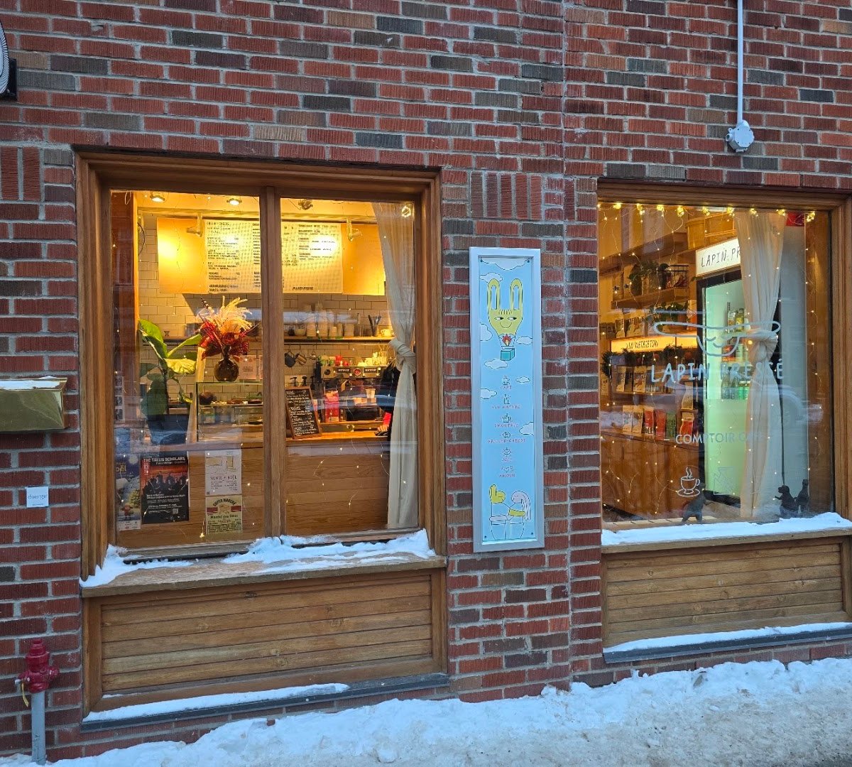 Storefront of Lapin Pressé, specialty coffee shop in Montreal