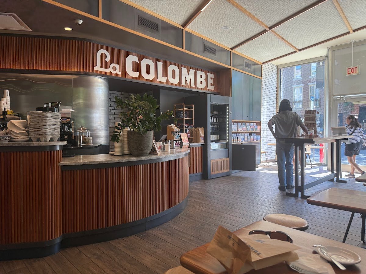 La Colombe Coffee Workshop specialty coffee shop in Chicago - photo 4