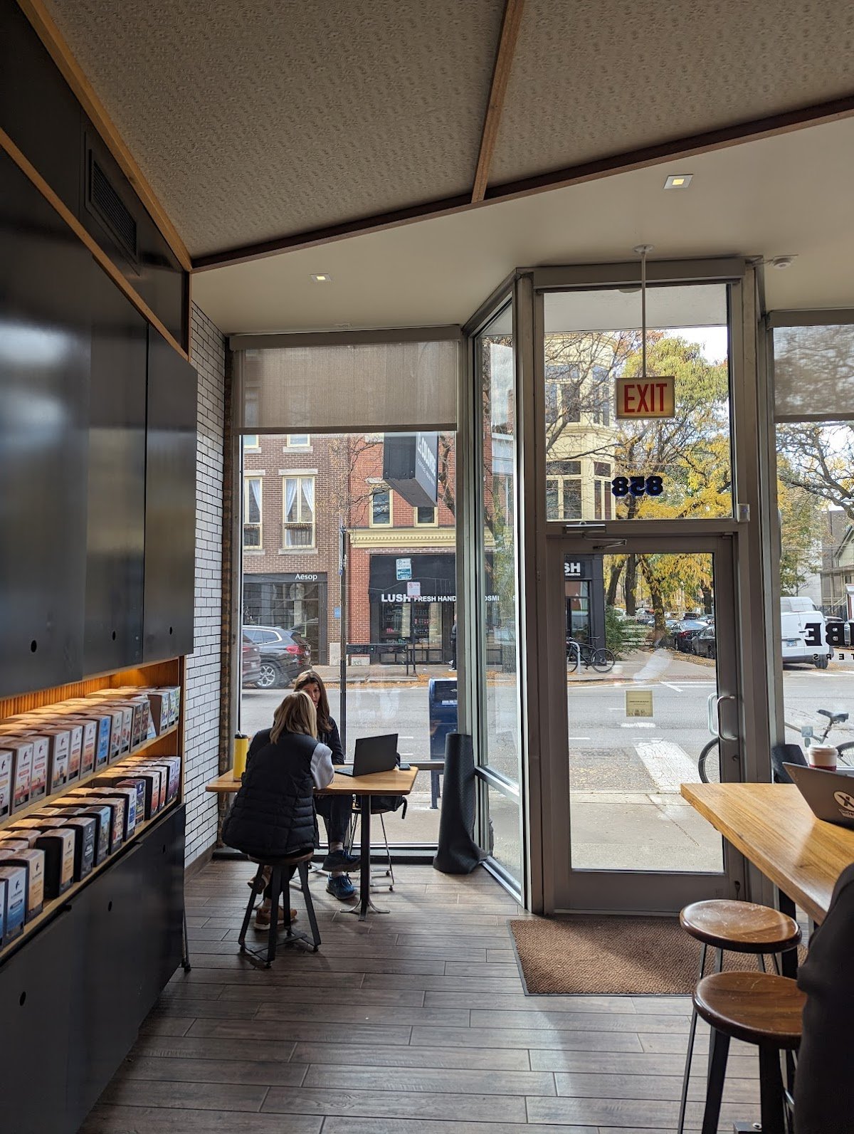 La Colombe Coffee Workshop specialty coffee shop in Chicago - photo 7