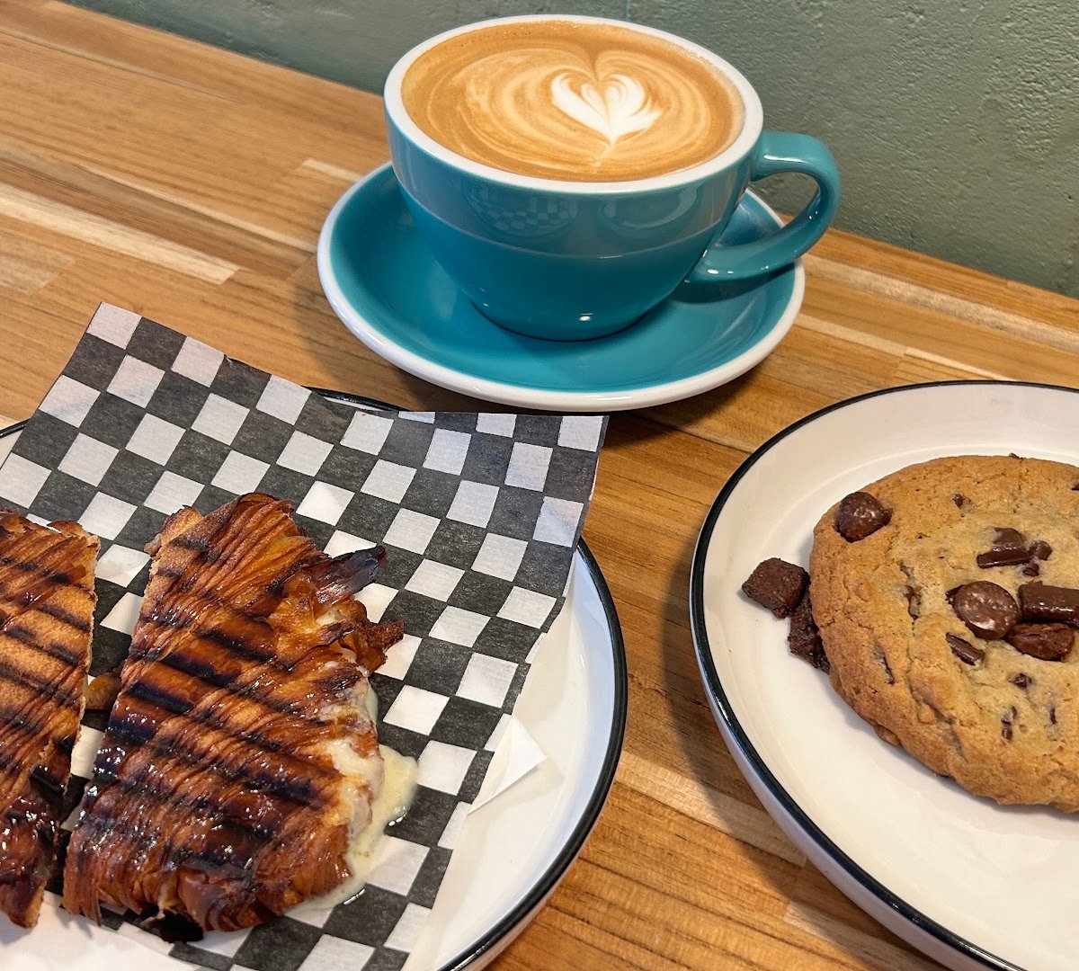 Coffee at Café Névé, specialty coffee shop in Montreal