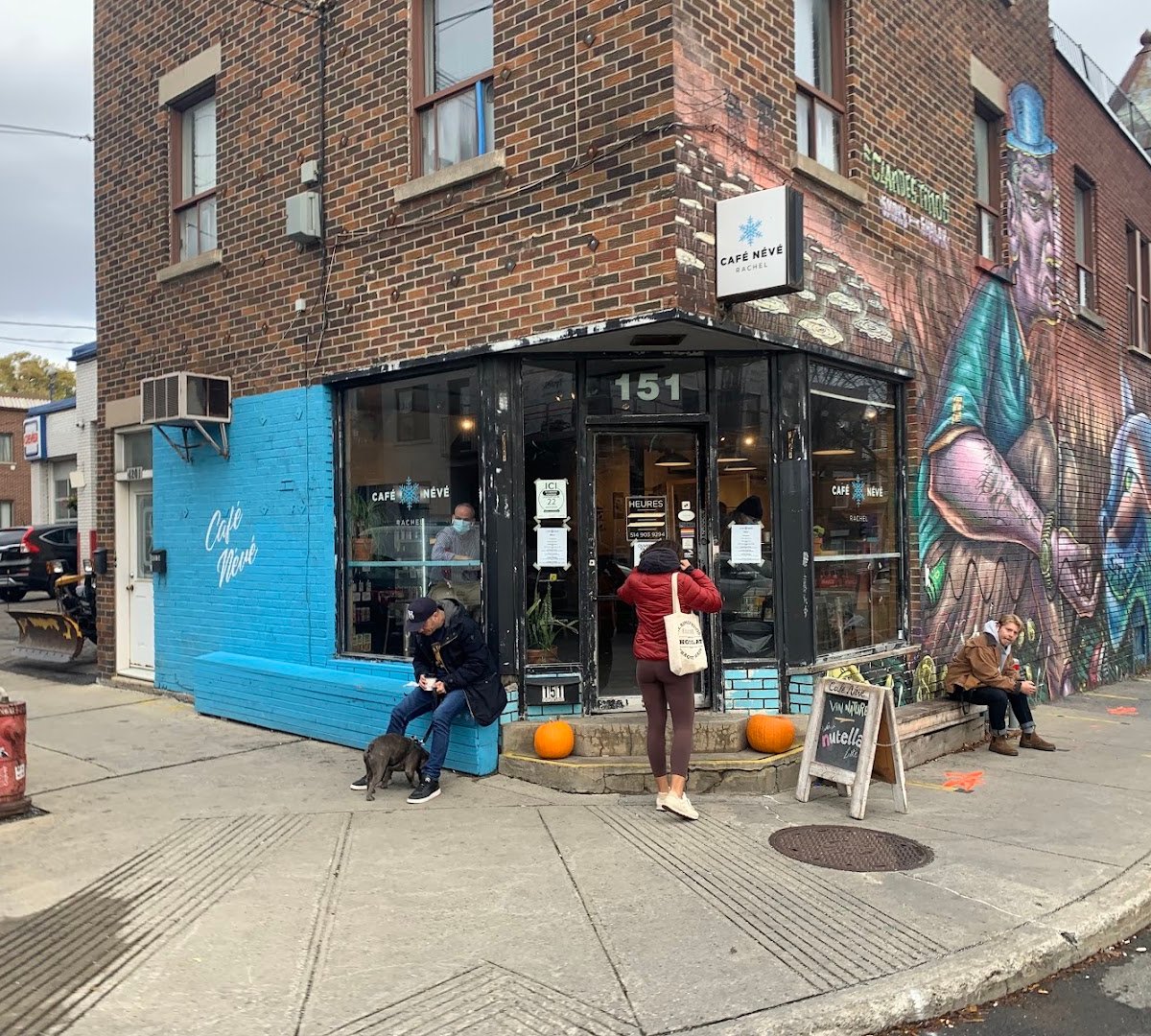 Storefront of Café Névé, specialty coffee shop in Montreal