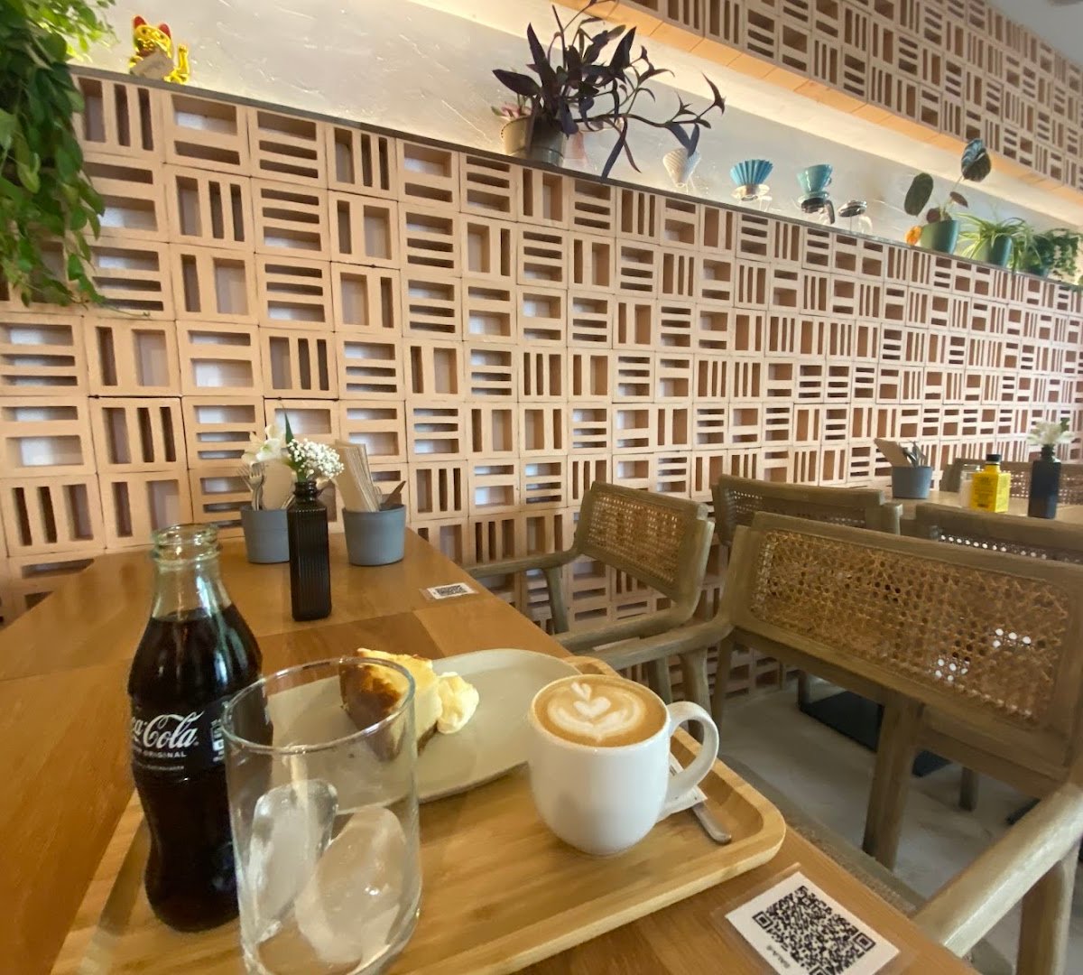KAFFEEINA specialty coffee shop in Madrid - photo 3