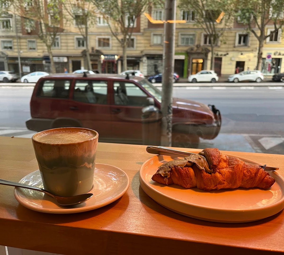 KAFFEEINA specialty coffee shop in Madrid - photo 8