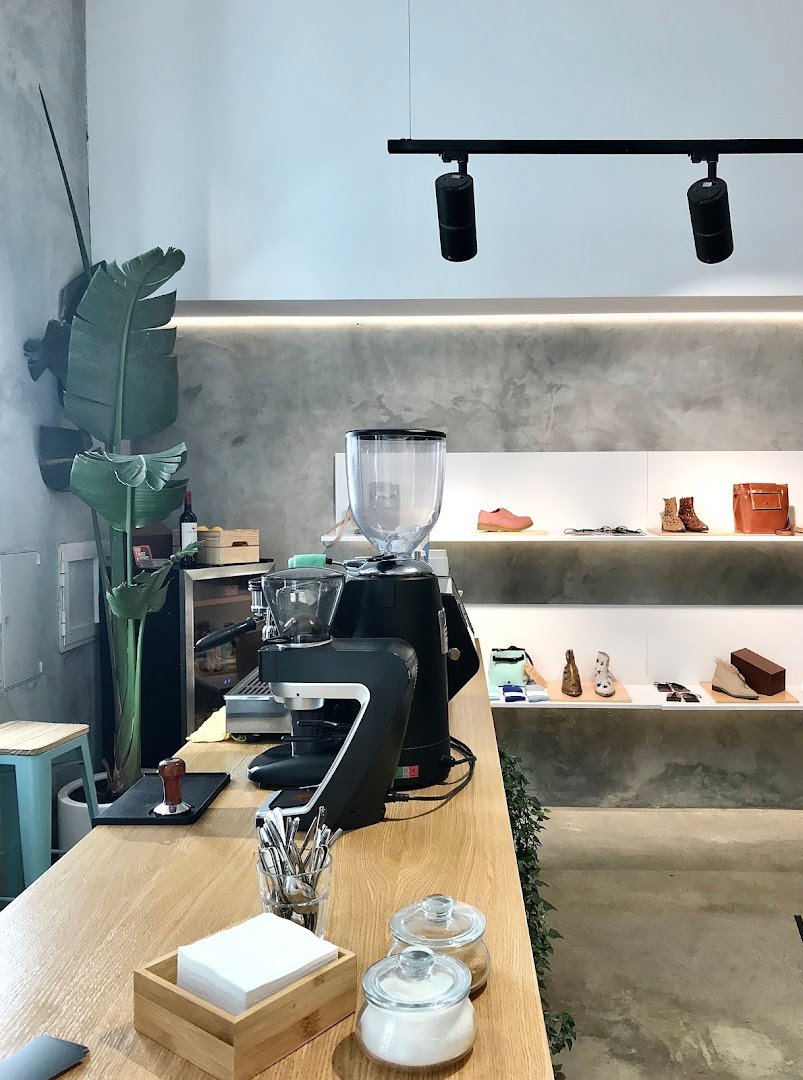Interior of SO Coffee Roasters, specialty coffee shop in Lisbon
