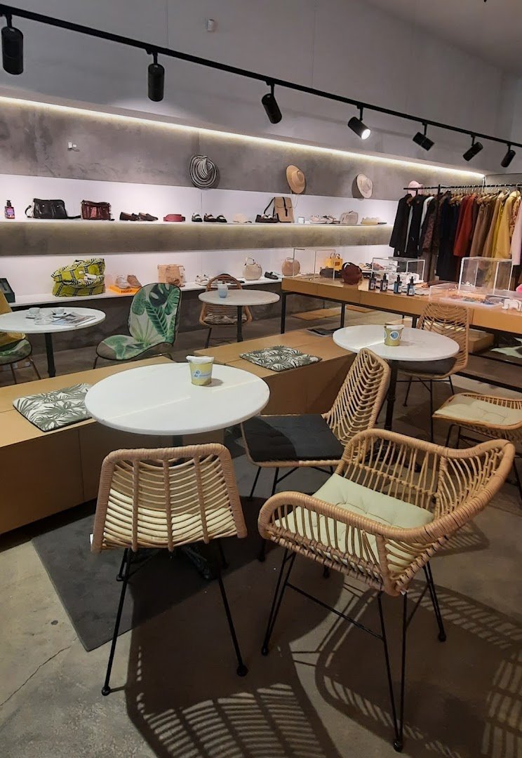 Interior of SO Coffee Roasters, specialty coffee shop in Lisbon