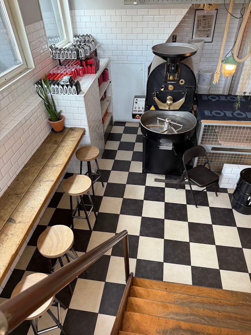 LOT61 Coffee Roasters specialty coffee shop in Amsterdam - photo 10